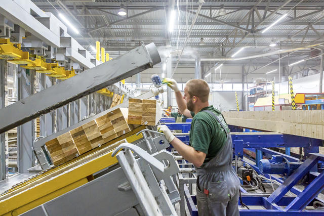 На сборку пакета для пресса в техпроцесс заложено 4-5 минут